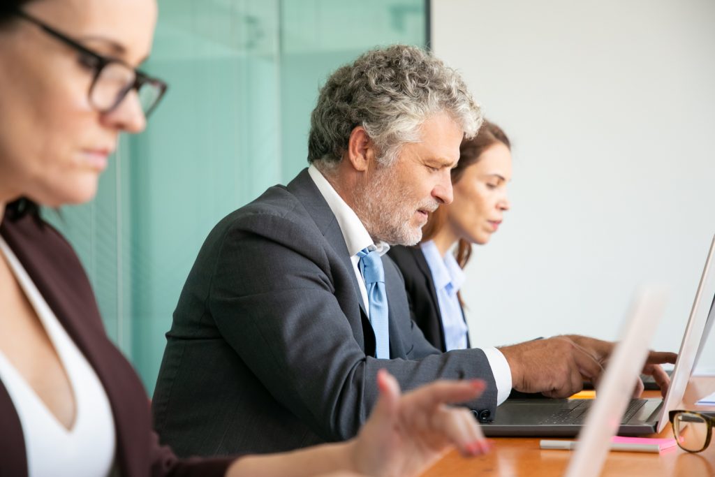 master de gestion de clínicas dentales te ayuda a romper el ciclo