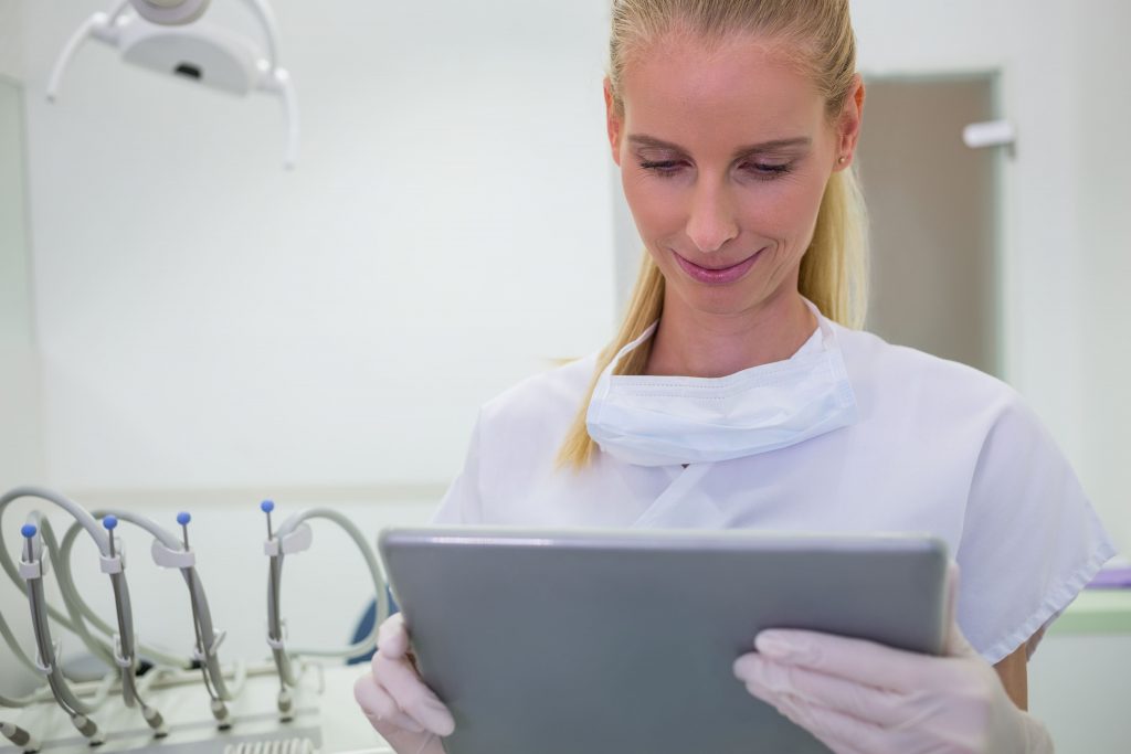 debes hacer un máster online en gestión de clínicas dentales