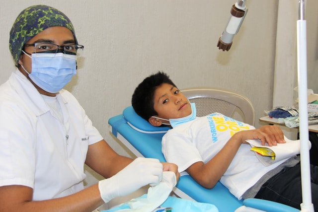 Liderazgo del Propietario de Clínica Dental: La Clave que Diferencia una Clínica que Sobrevive de una que Prospera Enfoque Dental