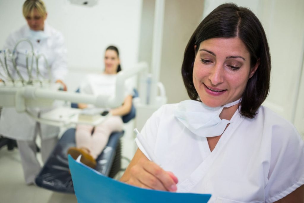 aprovecha nuestro el máster gestión clínica dental