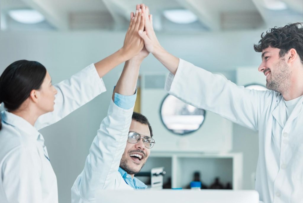 fórmate como empresario con nuestro máster en gestión de clínicas dentales
