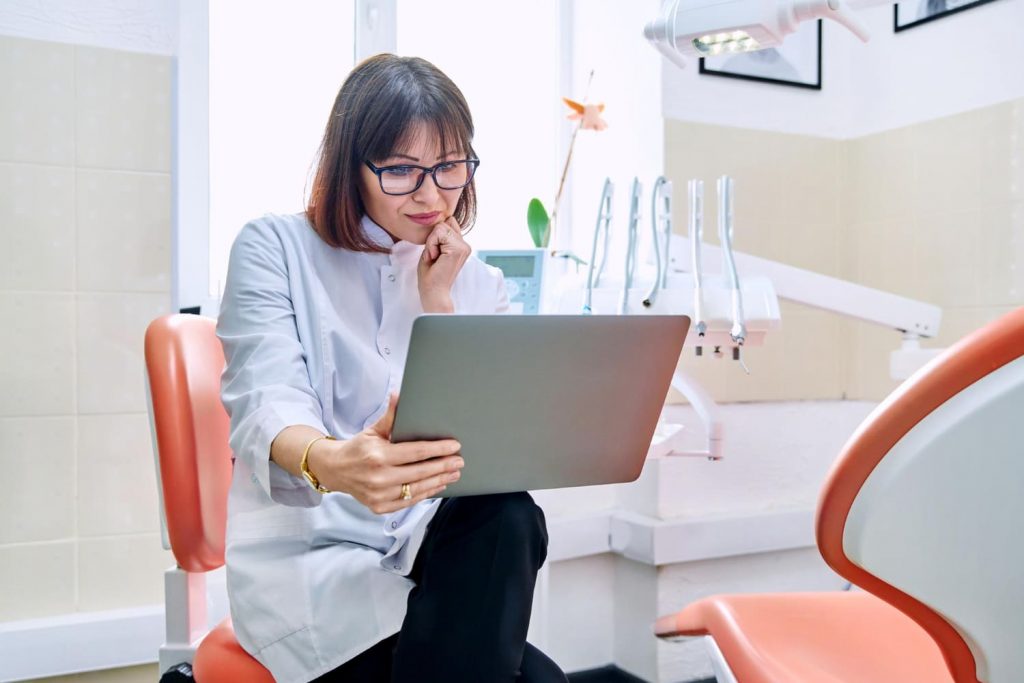 elegir la mejor consultoría para clínicas dentales