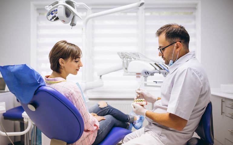 Atención al paciente en una clínica dental